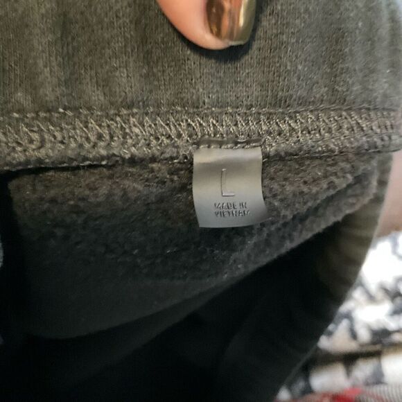 Fear of God Essentials Sweat Shorts - Picture 7 of 9